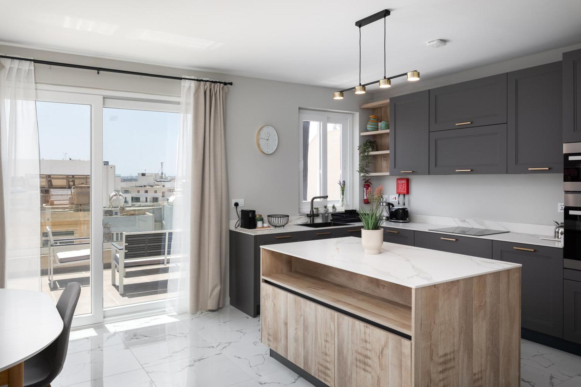 Modern 2Br Cosy Apartment With Large Terrace - Close To Manoel Island & Tigne Shopping Mall Слима Экстерьер фото